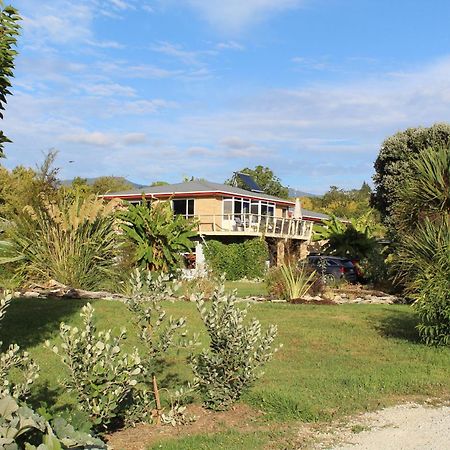 Labyrinth Gardens Guest House Takaka Exterior photo