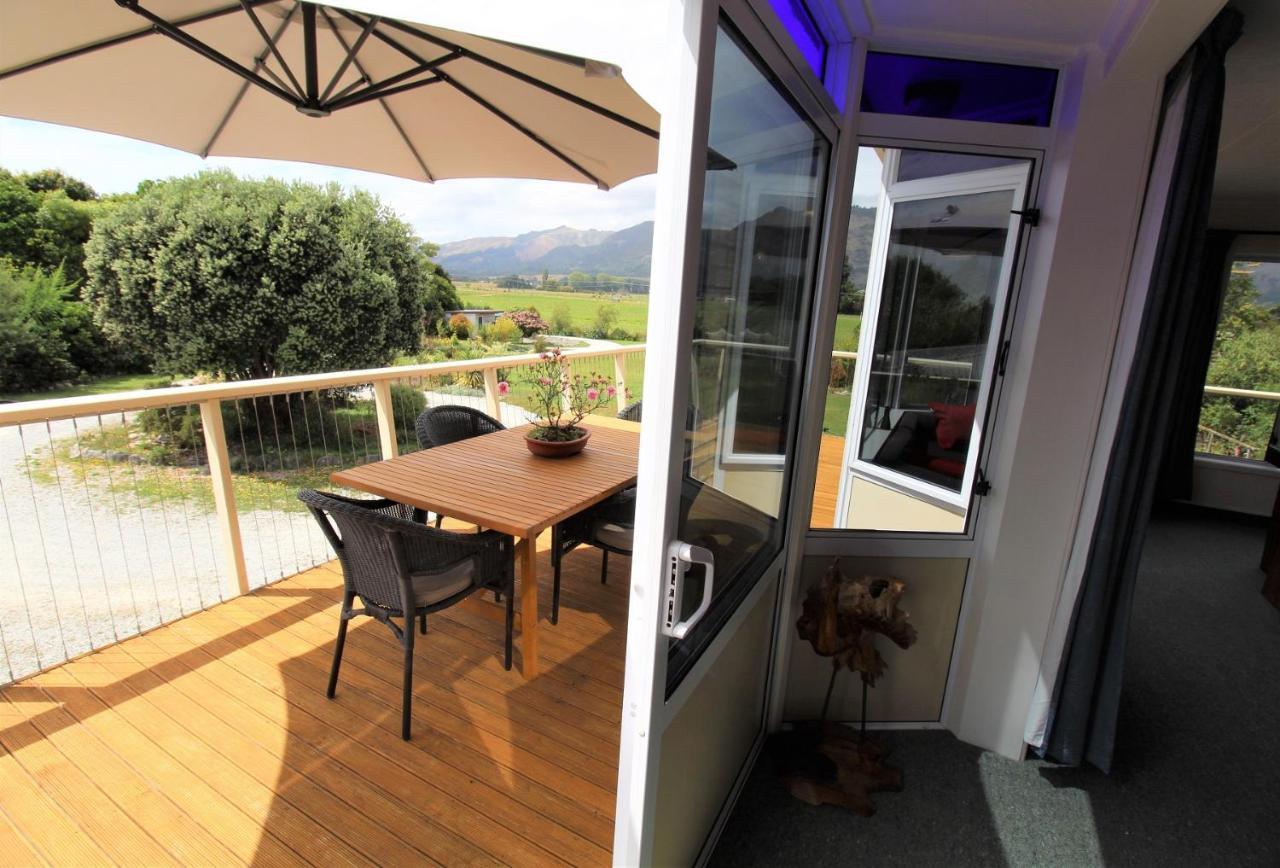 Labyrinth Gardens Guest House Takaka Exterior photo