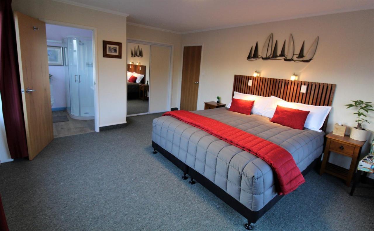 Labyrinth Gardens Guest House Takaka Exterior photo