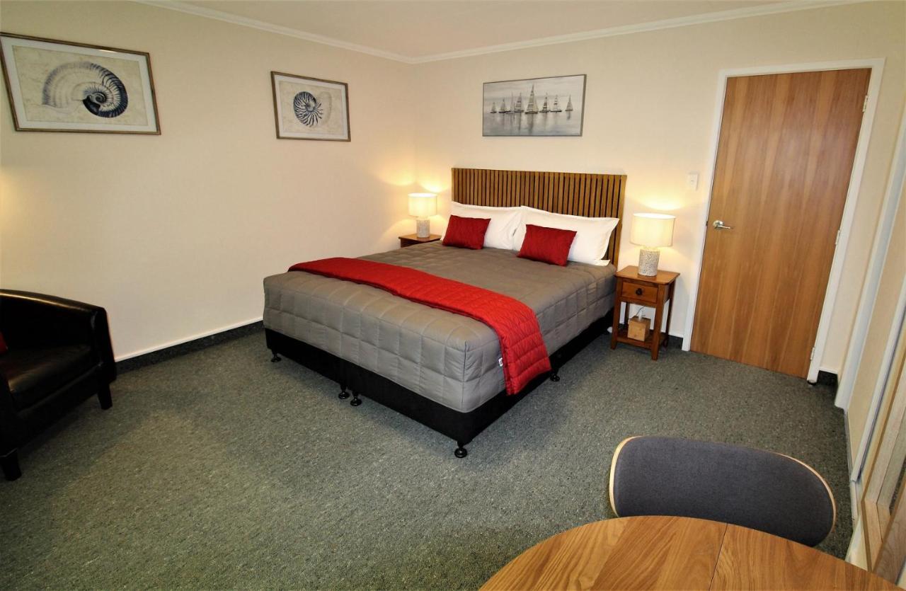 Labyrinth Gardens Guest House Takaka Exterior photo