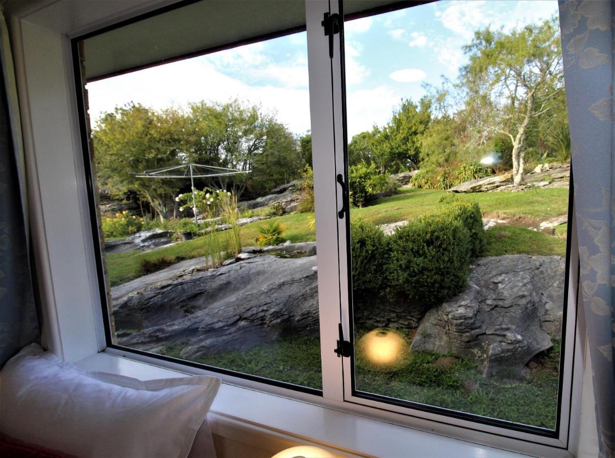 Labyrinth Gardens Guest House Takaka Exterior photo
