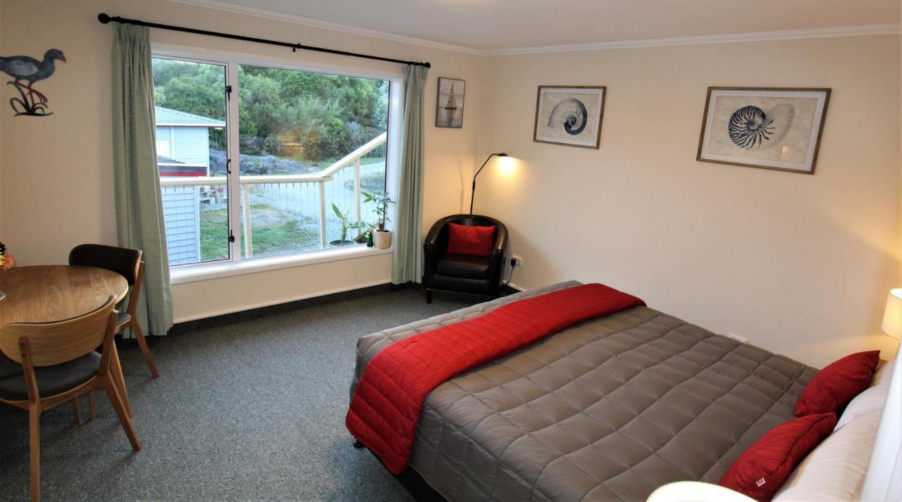 Labyrinth Gardens Guest House Takaka Exterior photo