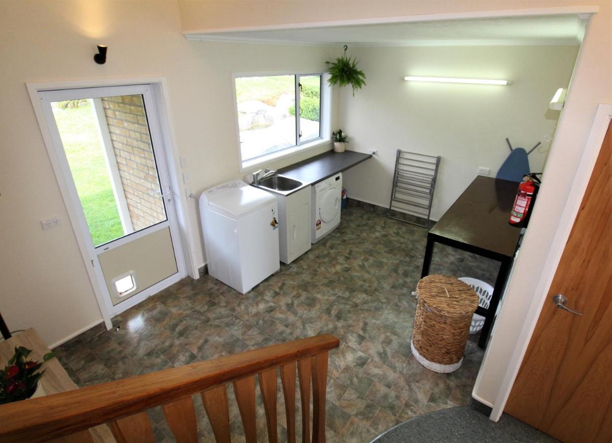 Labyrinth Gardens Guest House Takaka Exterior photo