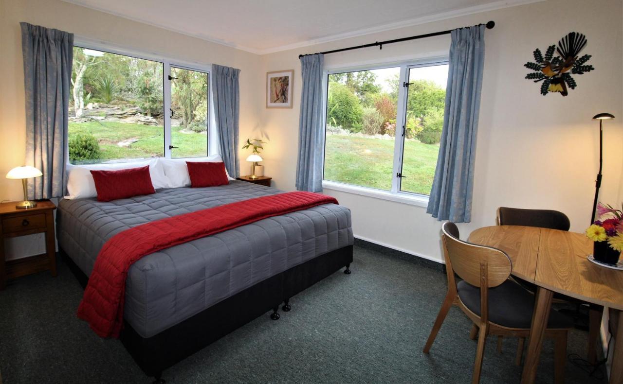 Labyrinth Gardens Guest House Takaka Exterior photo