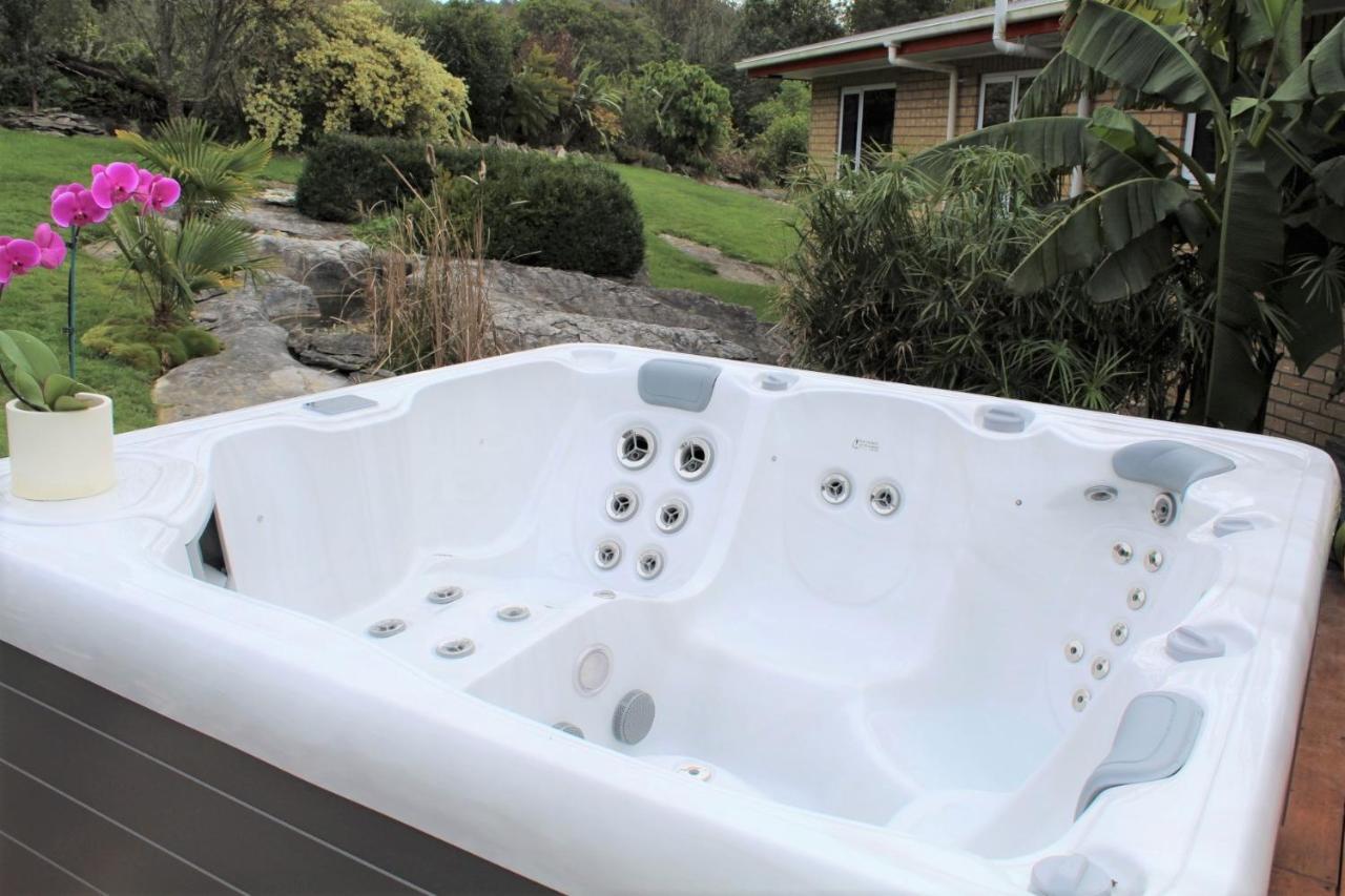 Labyrinth Gardens Guest House Takaka Exterior photo
